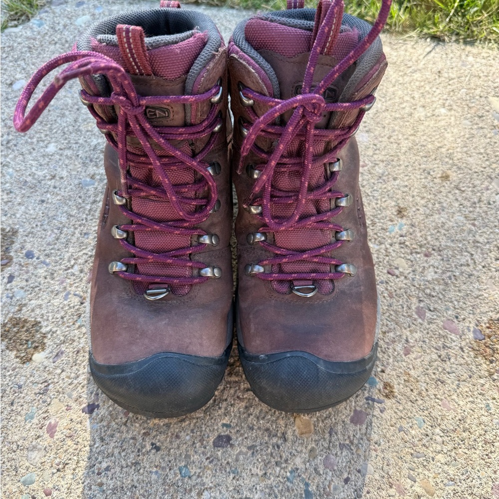 Keen Women's Lace Up Boots in Brown and Purple